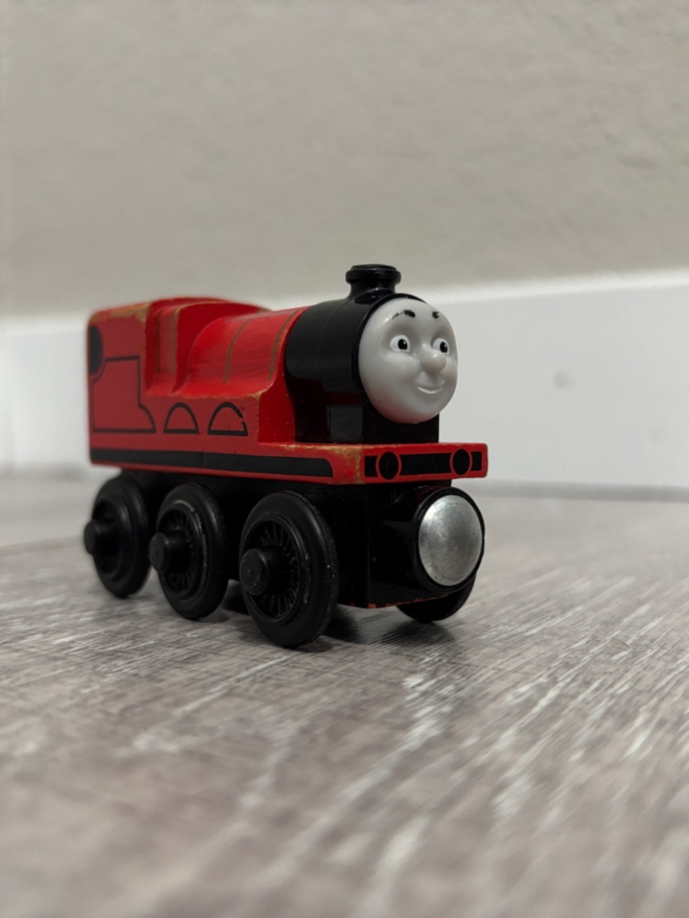 Wooden James GGG62 - Thomas & Friends - Picture 2 of 8